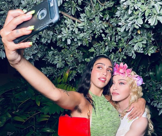 Мать года: Мадонна поделилась провокационным фото дочери