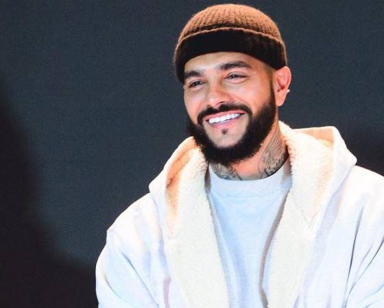 «Дворняжка может надеть на себя хоть все золото мира, но она никогда не станет ланью»: к кому Тимати обратился в Instagram?