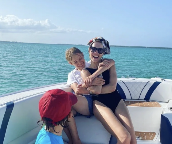 Впервые: Наталья Водянова вышла в свет с сыном от Антуана Арно