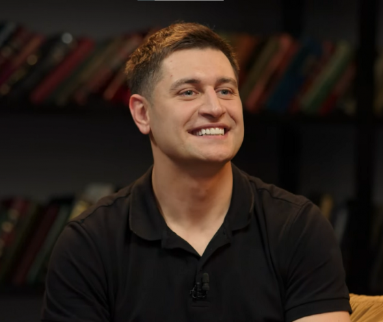 Видео: Алексей Щербаков пнул подарок Давы на «ЧБД» и получил волну хейта