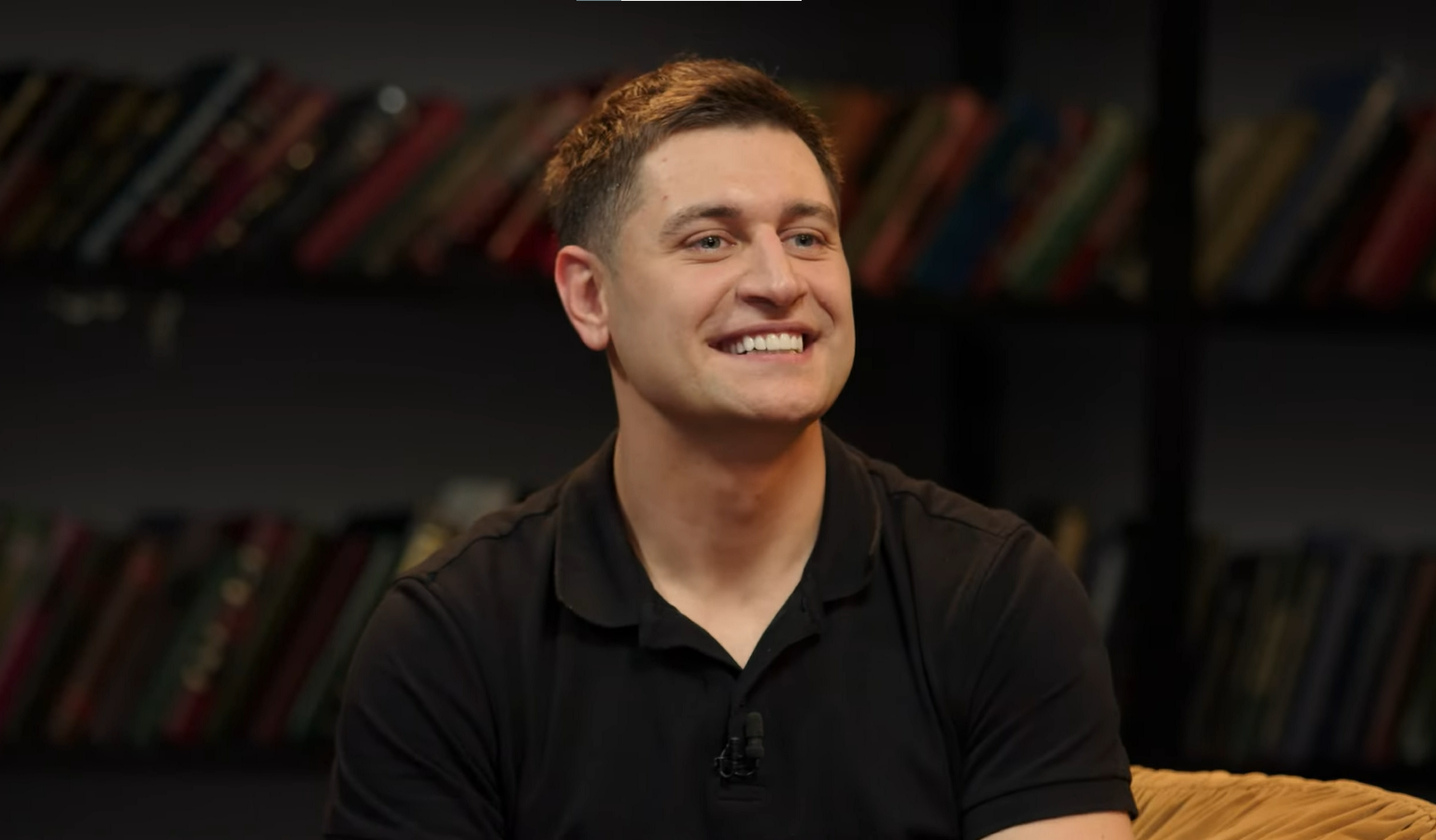 Who is Blogger Dava dating?
