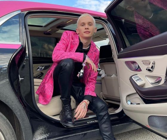 Цифра дня: сколько стоит бомбер Дани Милохина