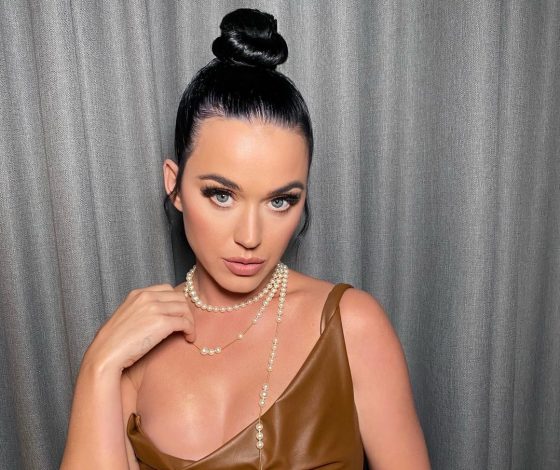 Saint Laurent и Vivienne Westwood: наряды каких брендов для премии CMA Awards выбрали Николь Кидман и Кэти Перри?