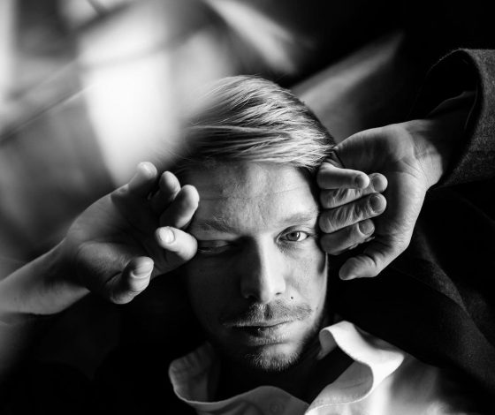 Новая жизнь: актер Никита Ефремов меняет образ после расставания с Машей Иваковой