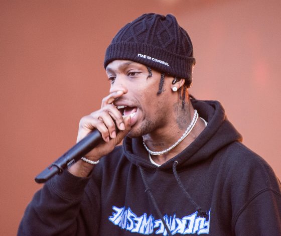 Иск на 750 млн долларов: на Трэвиса Скотта и Дрейка подали в суд пострадавшие в трагедии на фестивале