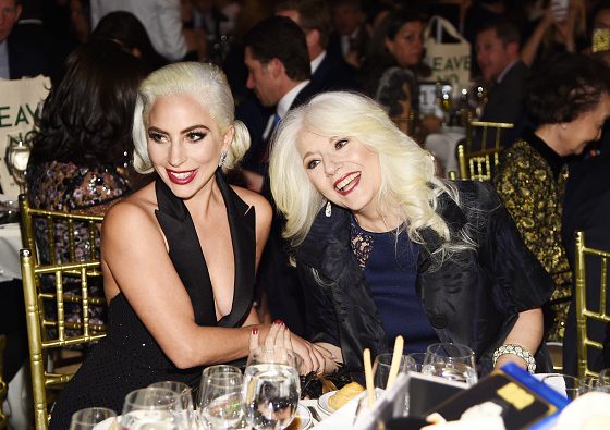 «Она начала бороться с тревогой и депрессией с ранних лет»: мать Леди Гаги рассказала о травле певицы в подростковом возрасте