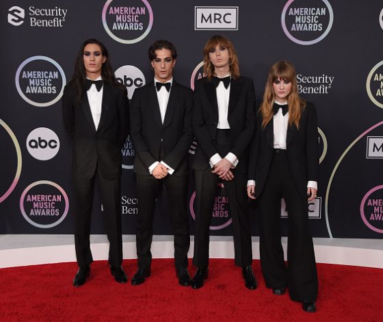 American Music Awards 2021: Карди Би в золотой маске, Måneskin – в смокингах, Дженнифер Лопес без Бена Аффлека, а BTS – главный триумфатор года