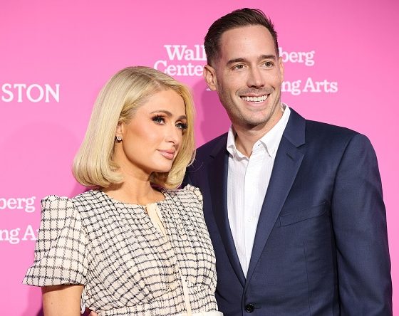 В тропиках с любимым: как проходит медовый месяц Пэрис Хилтон