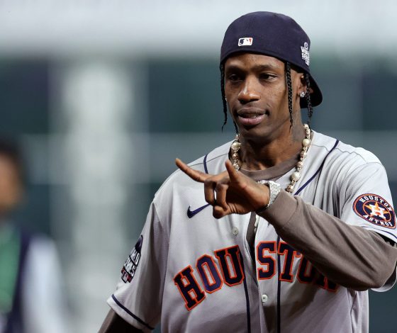 Стали известны подробности ареста Трэвиса Скотта. Спойлер: его можно понять