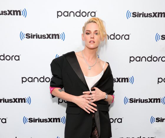 «Она перешла грань»: в Сети обсуждают дерзкий выход Кристен Стюарт в прозрачных лосинах