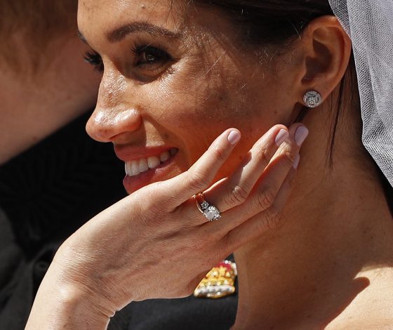 Больше бриллиантов: принц Гарри подарил Меган Маркл новое помолвочное кольцо