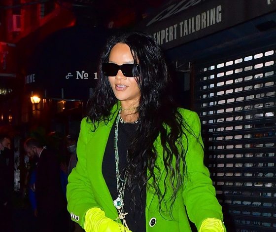 Светится в темноте: фанаты в восторге от нового выхода Рианны