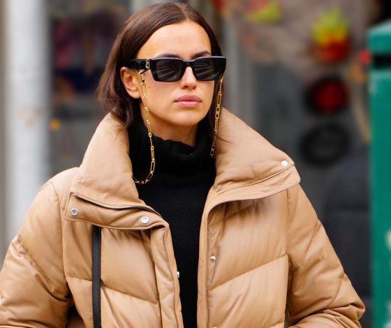 Ирина Шейк в бежевом аутфите после свидания с Брэдли Купером