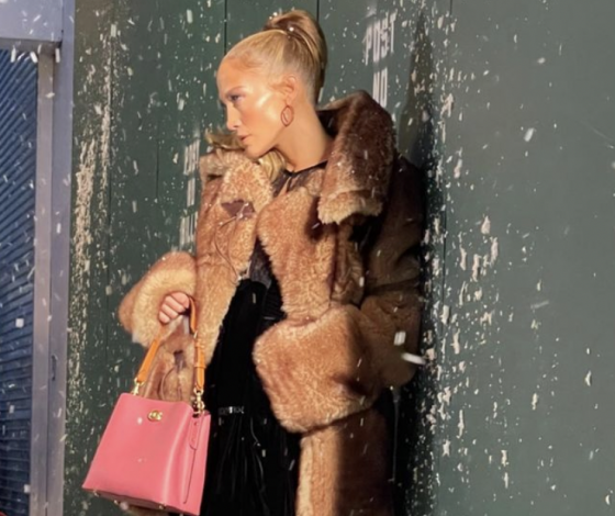 Спустя 19 лет: Дженнифер Лопес повторила сцену из культового клипа в новой рекламной кампании Coach