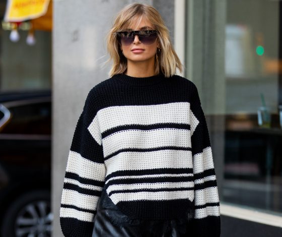 Свитер в полоску - любимый тренд героев стритстайла: выбираем стильный вариант
