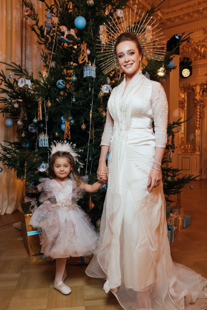 Яна Светлова с дочкой