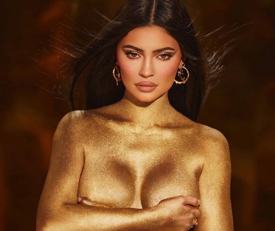 Вспоминаем 2021 год: лучшие откровенные фото семьи Кардашьян