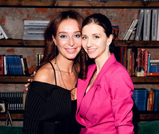 Анна Тихомирова, Ирина и Алексей Кудрины, Евгения Линович и другие на акустическом вечере Дианы Арбениной в Клубе «418»