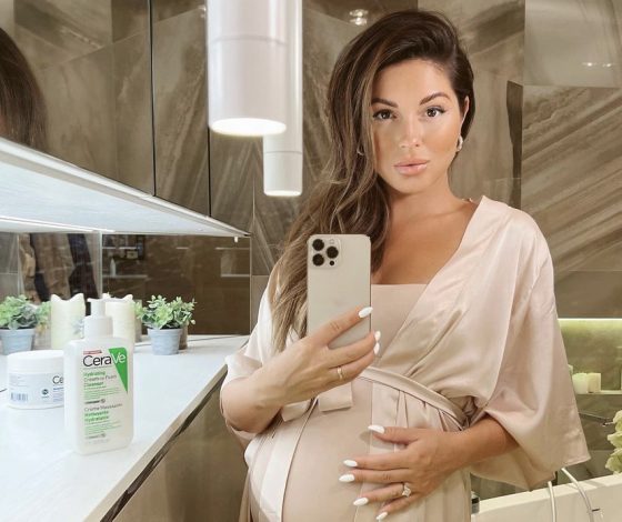 Нюша показала первое фото новорожденного сына