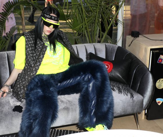 Камбэк месяца: Билли Айлиш с темными волосами и в oversize