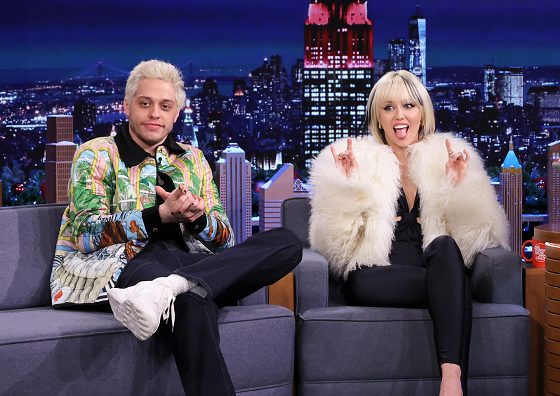 А Ким это видела? Майли Сайрус флиртует с Питом Дэвидсоном