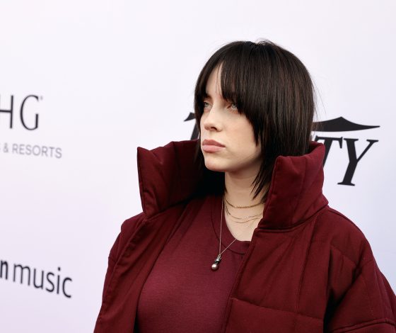 Билли Айлиш впервые после смены образа появилась на красной дорожке