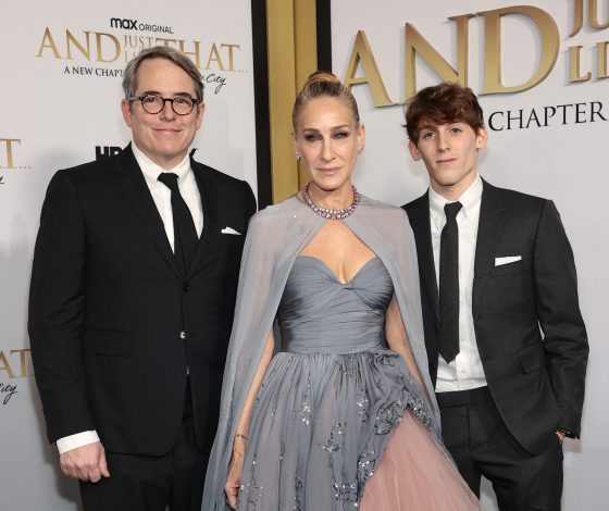 Его просто не узнать: Сара Джессика Паркер вышла в свет со взрослым сыном