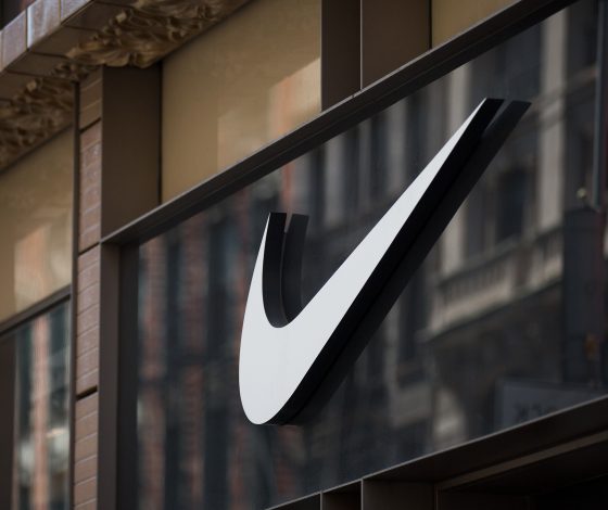 Футбольные бутсы на каблуке: пользователи Сети высмеяли новую коллаборацию Nike и Comme des Garçons