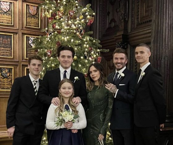 Это очень смешно: что не так на рождественском снимке Бекхэмов