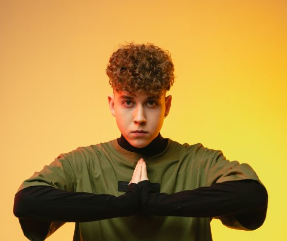 Kostromin записал официальный саундтрек к фильму «Ёлки 8»