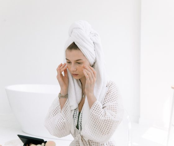 Чем увлажнение отличается от питания, или Что нельзя делать с кожей лица зимой?