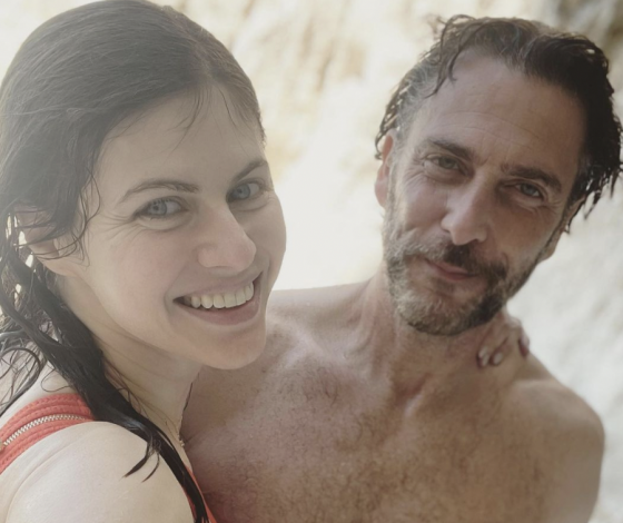 Звезда «Спасателей Малибу» Александра Даддарио объявила о помолвке