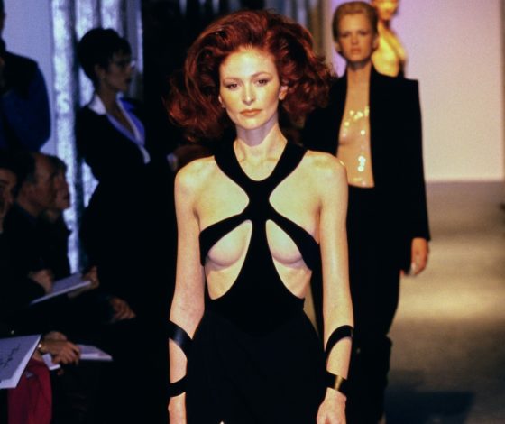 Не стало Тьерри Мюглера: вспоминаем культовые образы с показов дизайнера