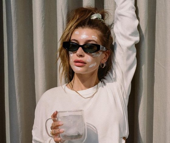 Кожа, как пончик с глазурью: Хейли Бибер рассказала про главный бьюти-тренд 2022 года