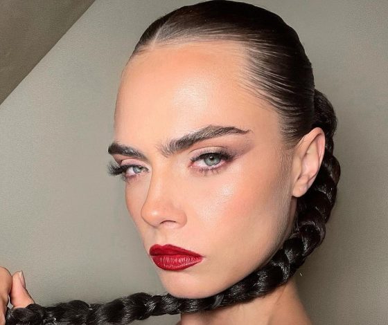 С чем носить юбку в холодное время года? Отвечает Кара Делевинь