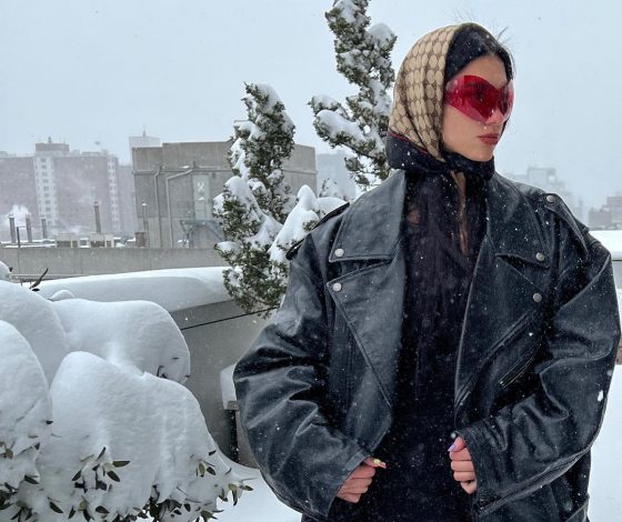 Шелковый платок и кожаный тренч: Дуа Липа знает самое модное сочетание этого сезона