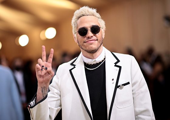 «Я бриллиант»: Пит Дэвидсон пытается ответить, как ему удается очаровывать звездных девушек