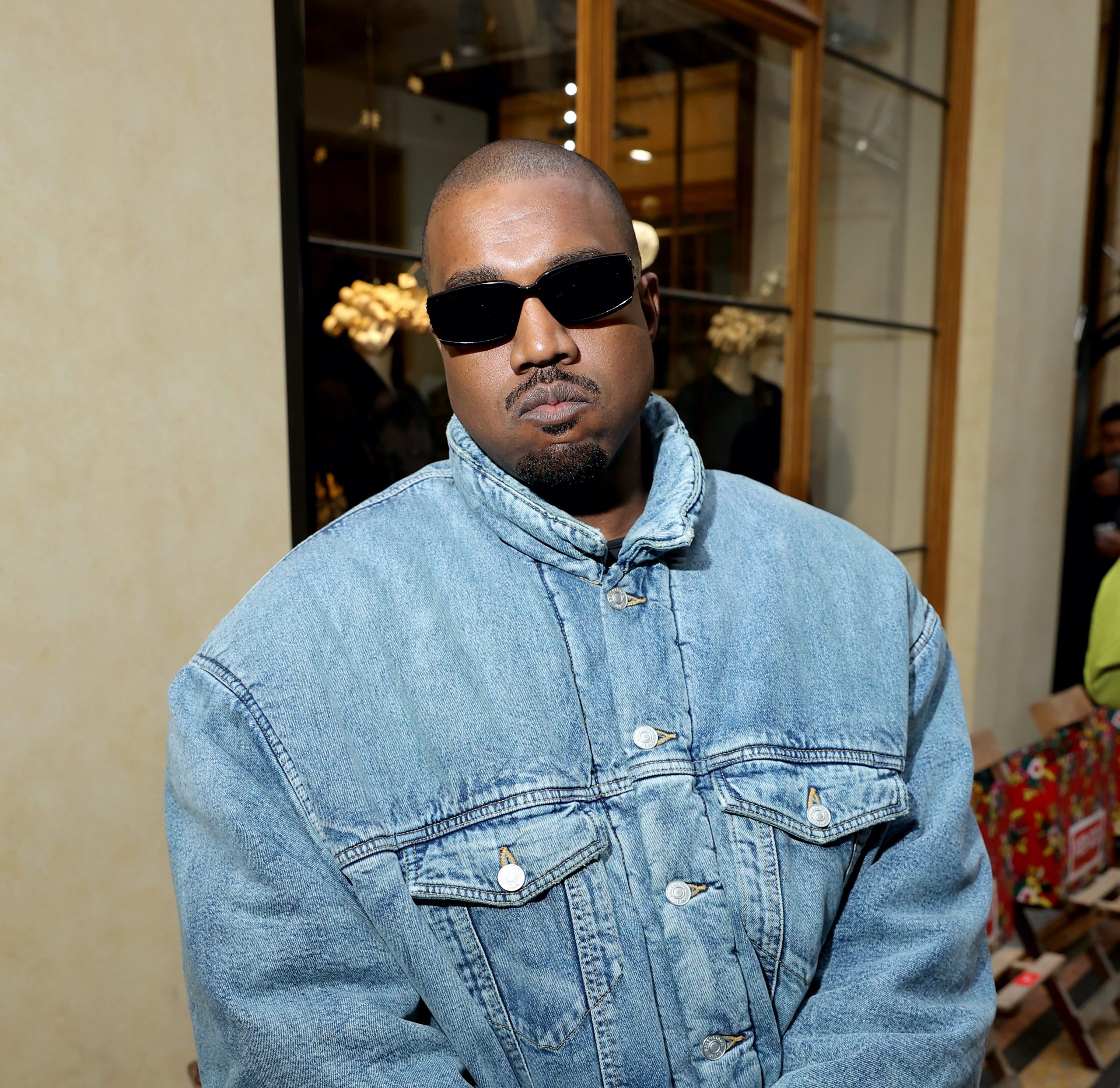 More: darling Kanye West walking around town in pantyhose without underwear