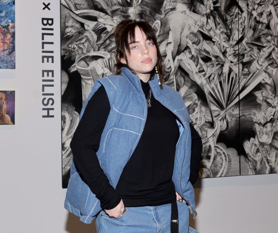 Вдохновилась Канье Уэстом: Билли Айлиш в джинсовом тотал-луке