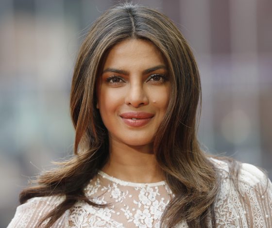 Приянка Чопра показала главный тренд 2022 года в окрашивании волос