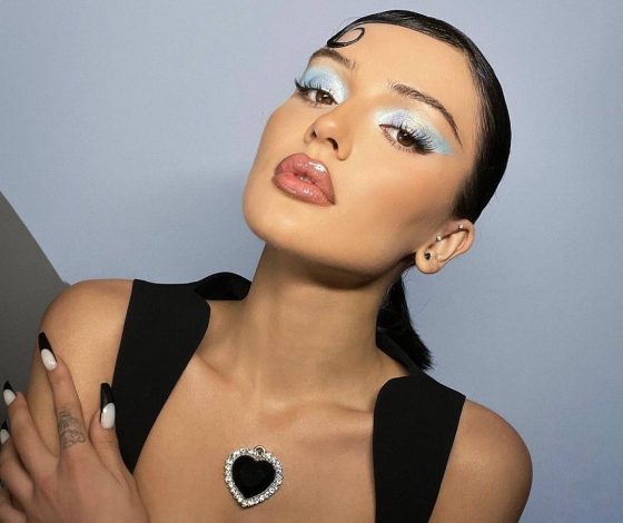 Дина Саева выложила свое детское фото