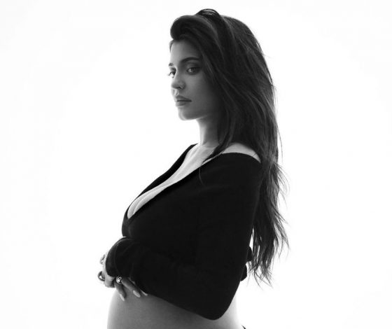 Пользователи уверены, что Кайли Дженнер уже родила, а все из-за последних фото папарацци