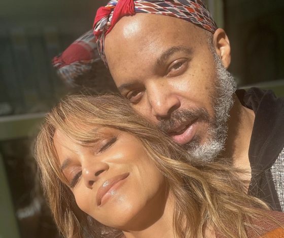 55-летняя Холли Берри вышла замуж