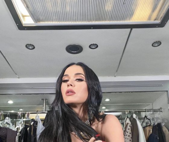 Завидуем Орландо Блуму: Кэти Перри поделилась снимками топлес