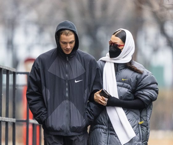 Белла Хадид выбрала идеальный аутфит для свиданий на новогодних праздниках