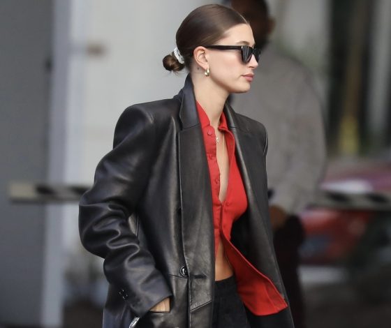 Как у Хейли Бибер: 5 лайфхаков, чтобы сделать идеальный гладкий пучок