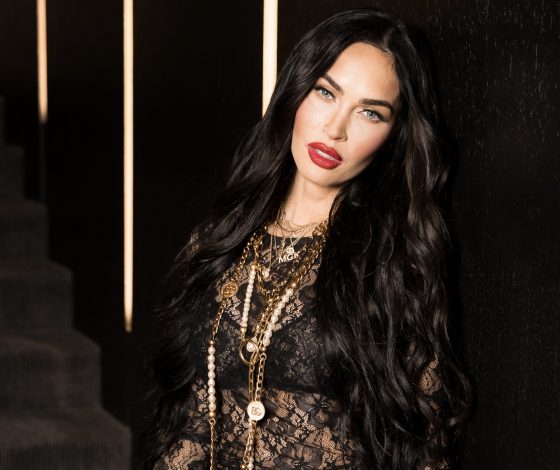 Вот это фигура: очень сексуальная Меган Фокс в обтягивающем мини-платье