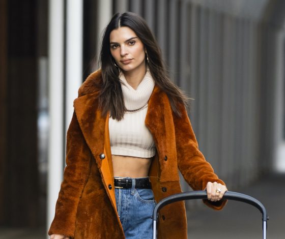 Оставаться стильной даже на прогулке с ребенком: Эмили Ратаковски всегда следует этому правилу