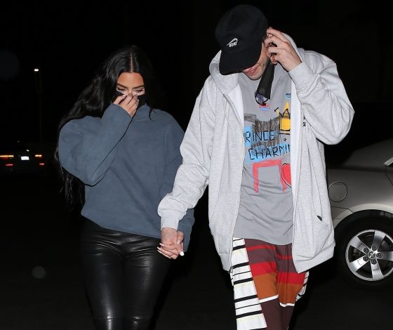 Гардероб звезды: где купить худи, как у Ким Кардашьян