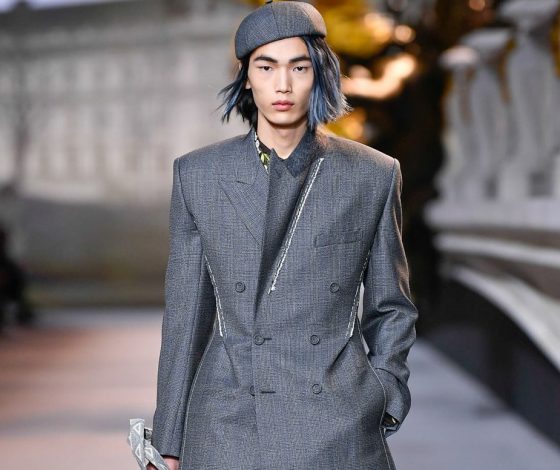 Береты, приталенные косухи и леопардовый принт на показе Dior Men в Париже